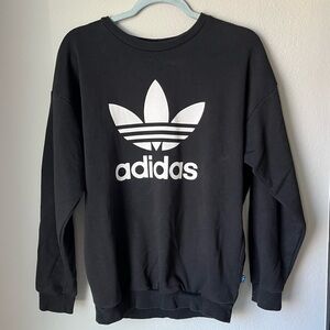 adidas small all black simple crew neck with pockets